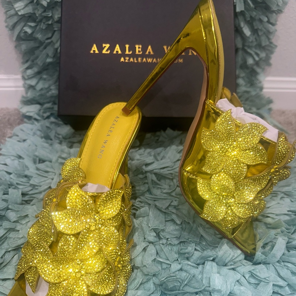Sparkle baby💎 BRAND NEW. Yellow Azalea Wang embellished flower slide on sandal
